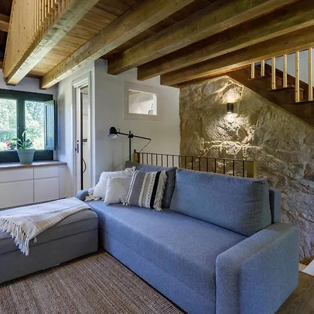 Hermoso Molino A Pie De Río By *