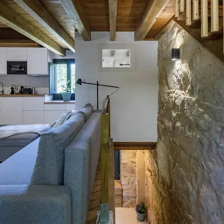 Hermoso Molino A Pie De Rio By *