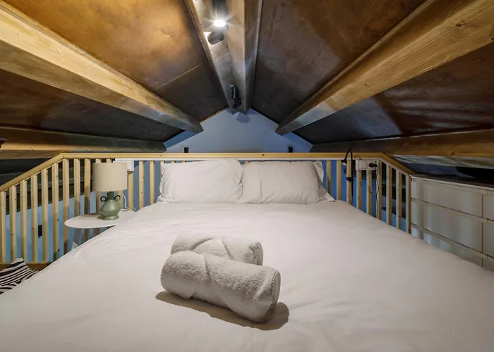 Hermoso Molino A Pie De Rio By Βίγκο