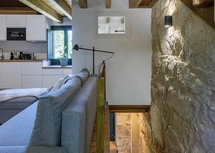 Hermoso Molino A Pie De Rio By *