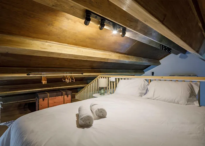 Hermoso Molino A Pie De Rio By *